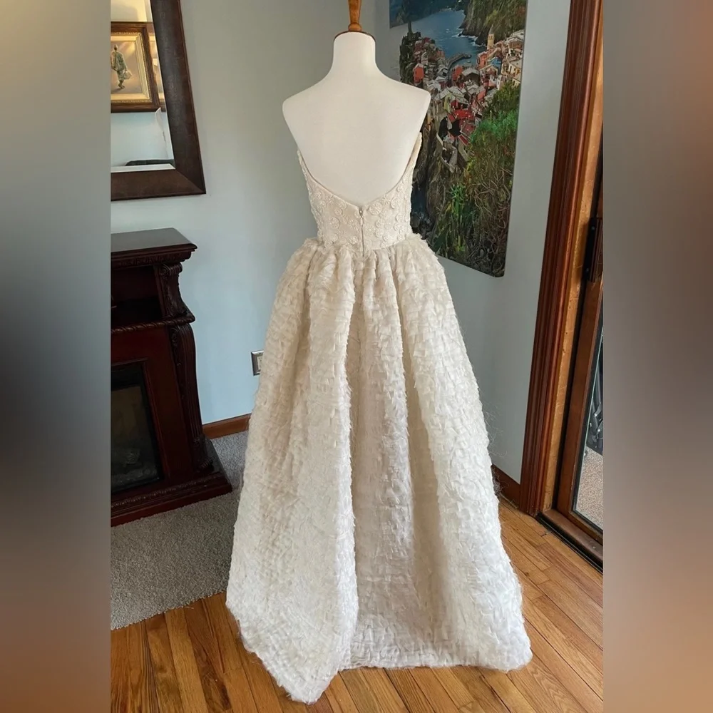 NWT Wedding gown Size 4, unaltered - Picture 2 of 7